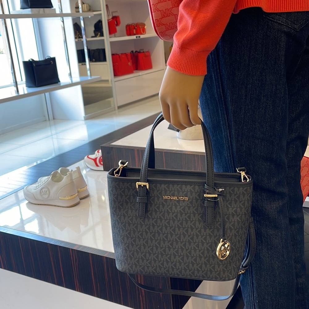 MICHAEL KORS
Jet Set Travel Extra-Small Logo Top-Zip Tote Bag
Black
NWT - Picture 15 of 16